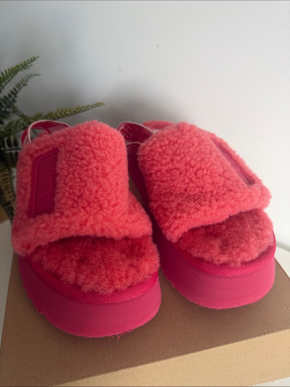 UGG Disco  Cozy Fuzz Platform Slide Women’s size 9